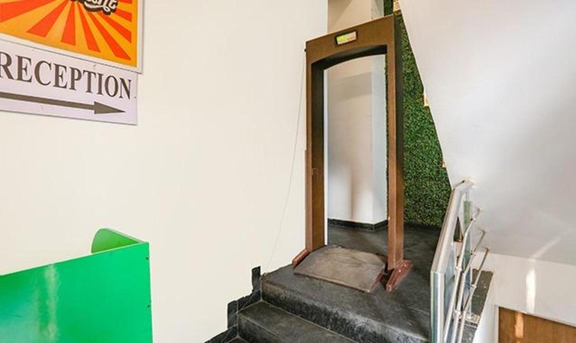 Fabhotel Urban Residency Model Town New Delhi Exterior photo